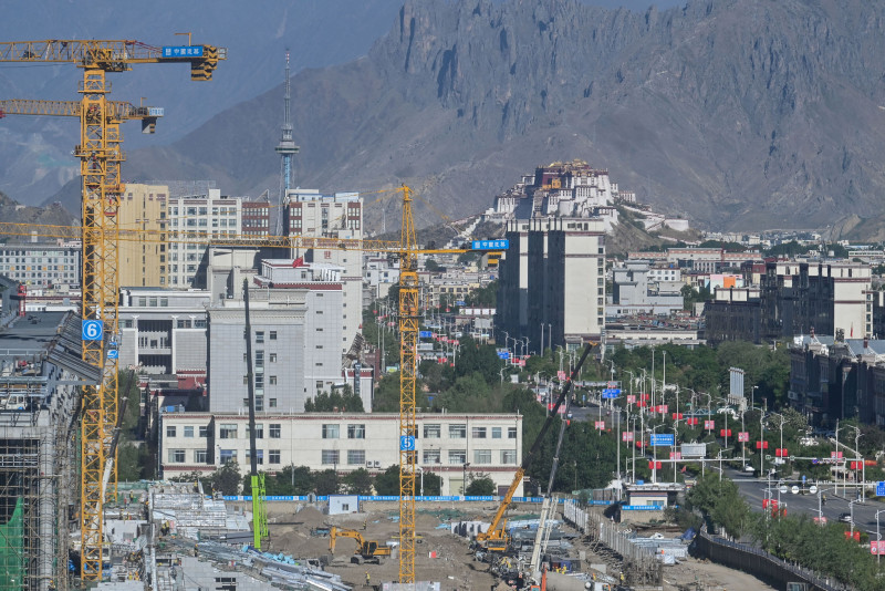 Lhasa building boom heightens divisions in Tibet