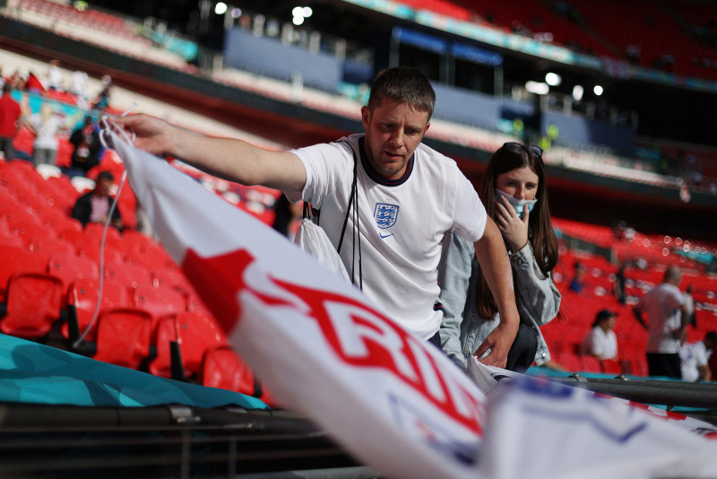 UK researchers link watching football to high male Covid rates