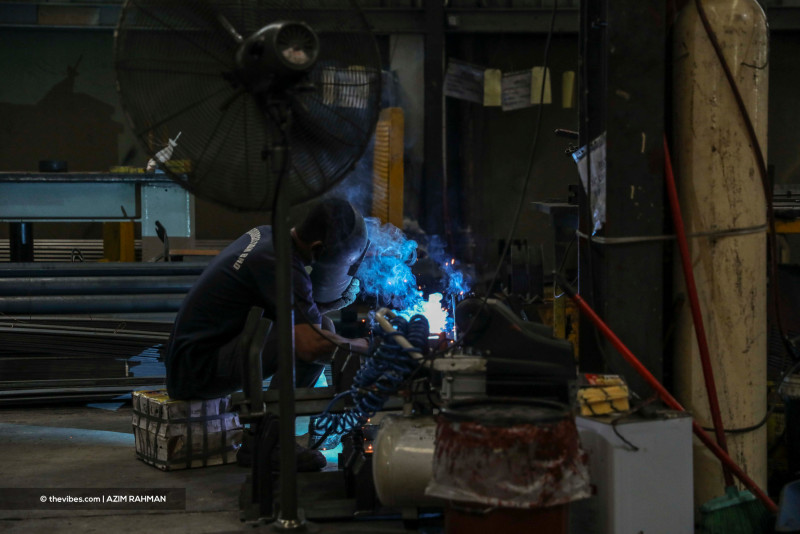 China’s manufacturing rate drops despite lifted Covid-19 restrictions