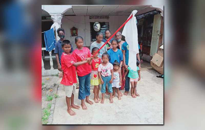 Widowed Kedah grandma facing eviction, struggling to feed 13 kids finally hoists white flag