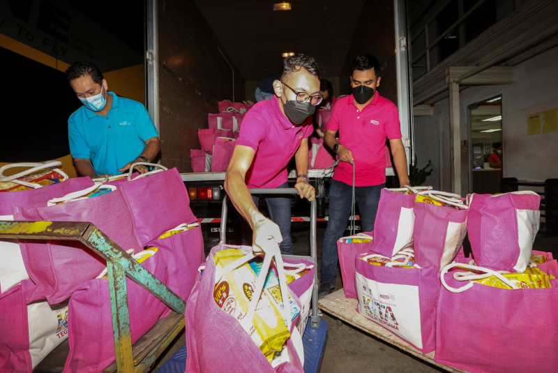 #KitaTeguhBersama: Astro provides food packs to 800 