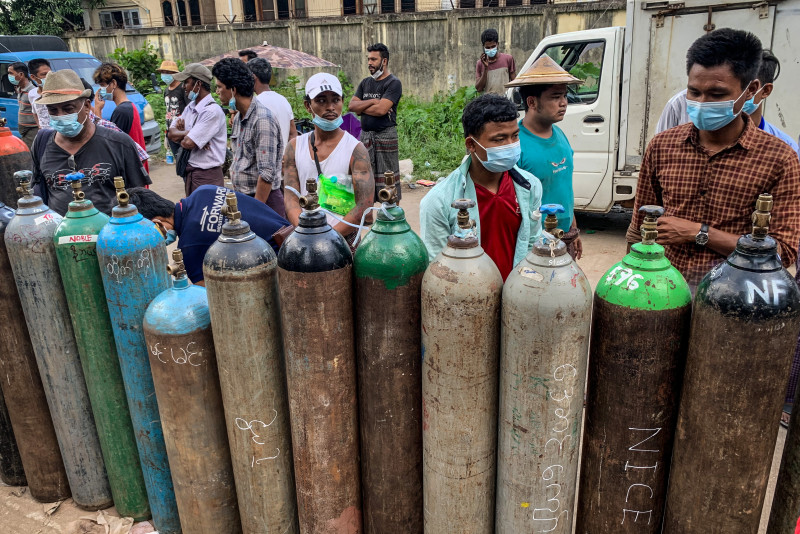 Myanmar folk defy junta curfew to secure oxygen for virus-stricken kin