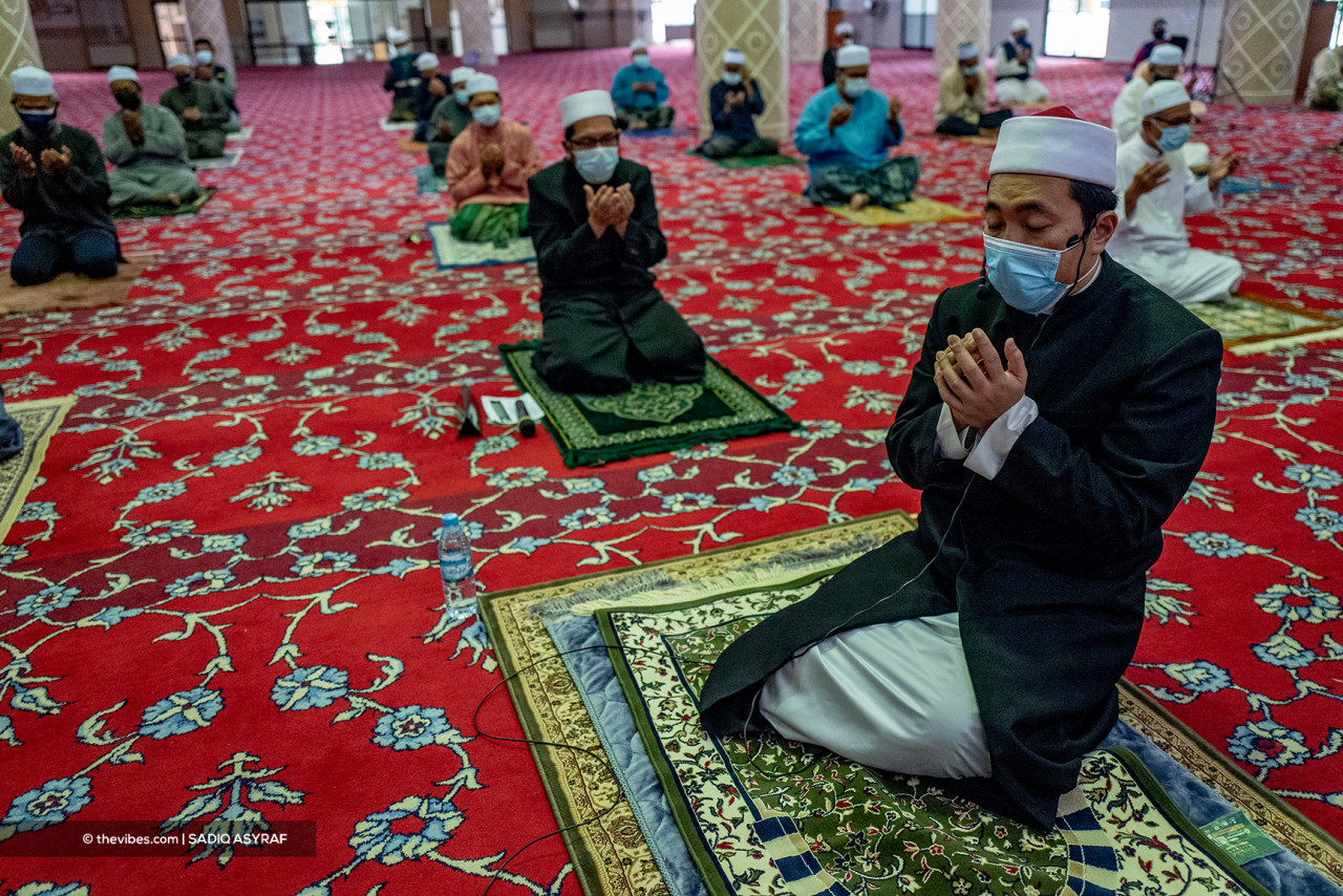 Prayers being made to God that this Covid-19 pandemic will end soon. – SADIQ ASYRAF/The Vibes pic, July 20, 2021