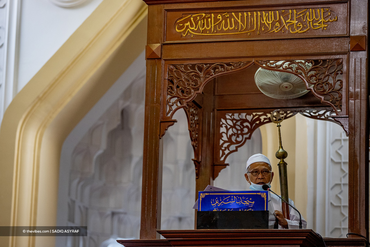 The Hari Raya Aidiladha sermon at Asy-Syarif Mosque in Meru, Klang, emphasising the importance of sacrifice during the pandemic. – SADIQ ASYRAF/The Vibes pic, July 20, 2021