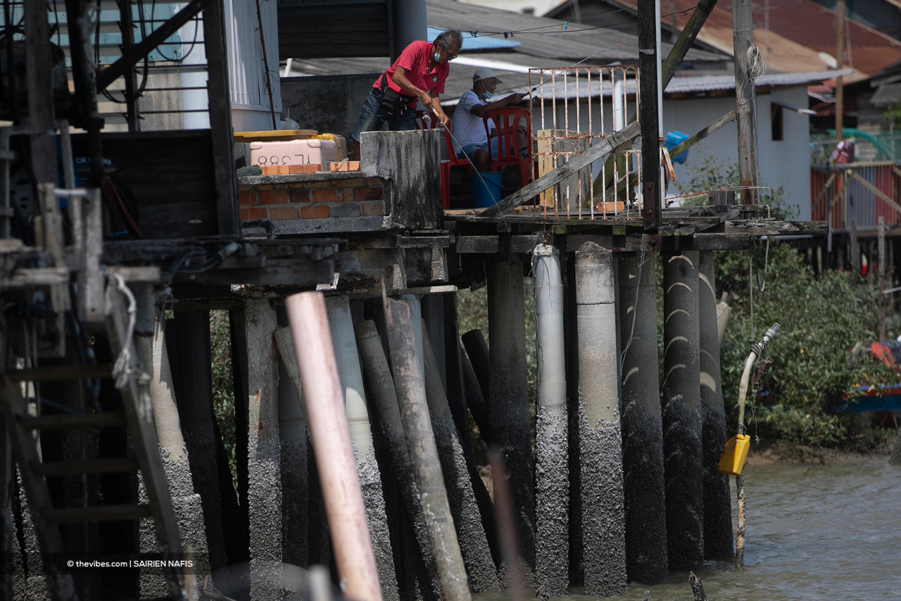 Pasir Penambang residents spend their free time fishing during the lockdown. – The Vibes pic, June 6, 2021