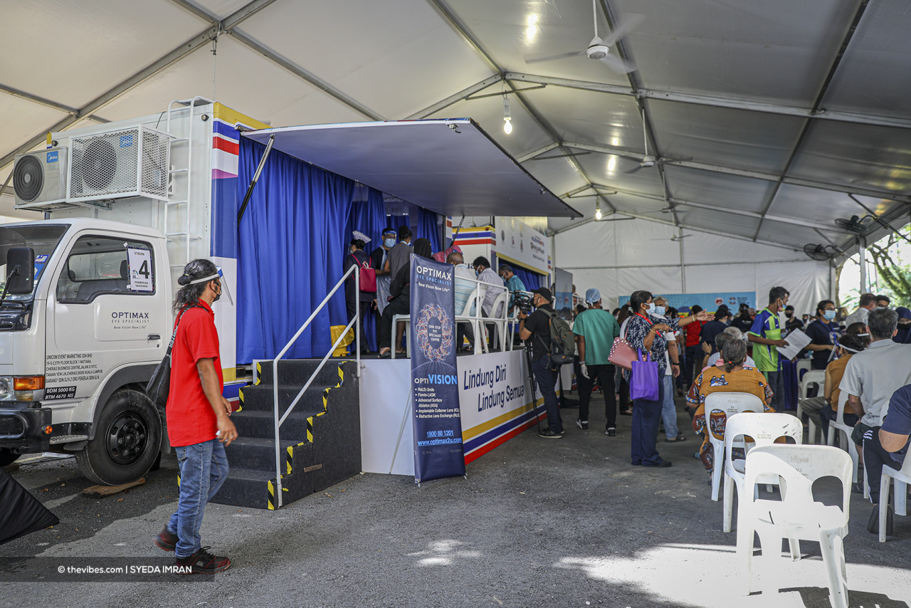 Two MyMedic@Wilayah mobile trucks will provide vaccinations to PPR residents in Kuala Lumpur until October. – The Vibes pic, June 7, 2021