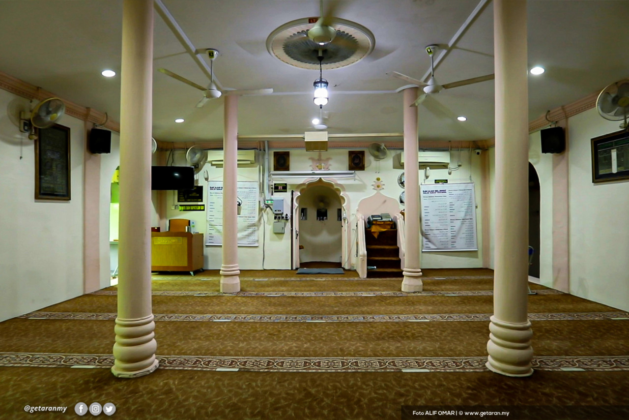 The original prayer room of Batu Uban Mosque. The mosque has been in existence for 52 years before the arrival of Fancis Light to Penang in 1786. – ALIF OMAR/Getaran pic