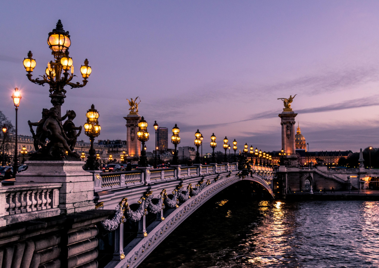 The opulent Pont Alexandre III that spans the Siene river in Paris. – Pic courtesy of Agoda