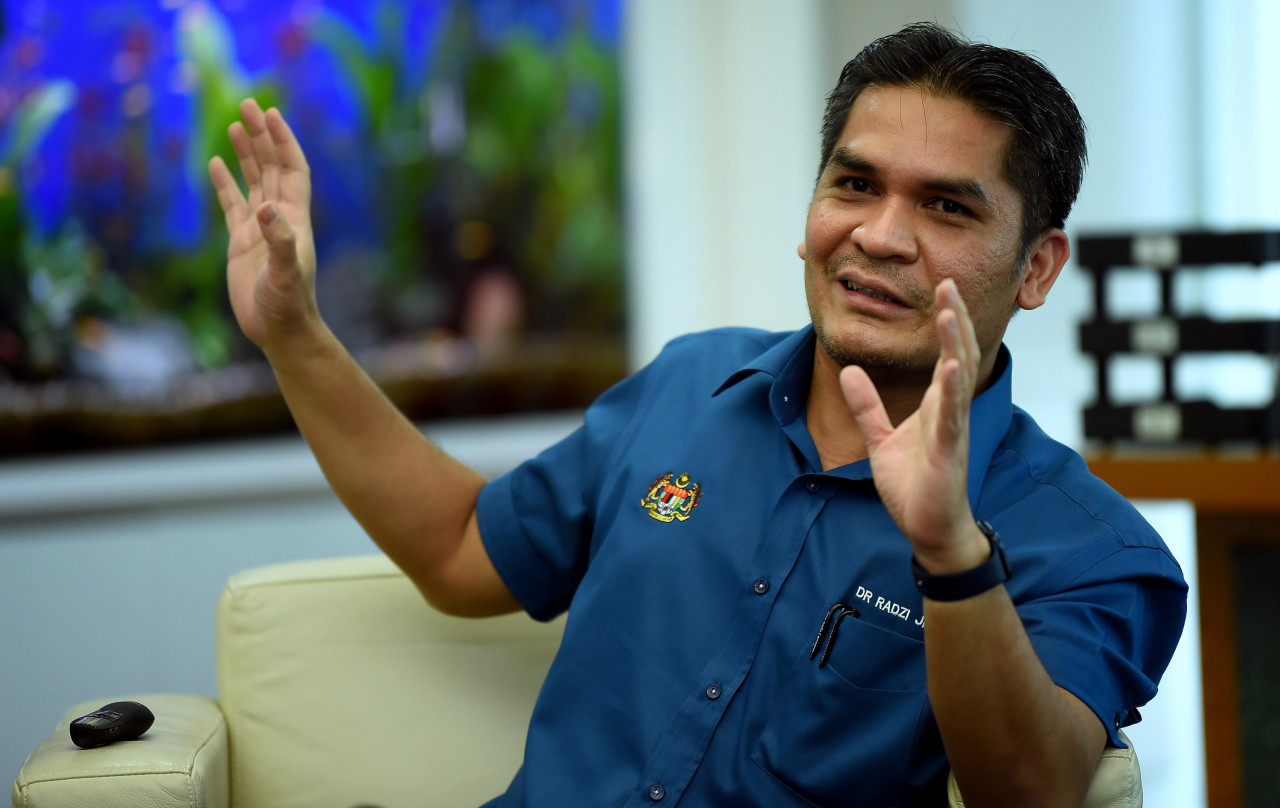 Education Minister Datuk Mohd Radzi Md Jidin says the ‘step-by-step’ reopening of schools prioritises students’ safety. – Bernama pic, September 12, 2021