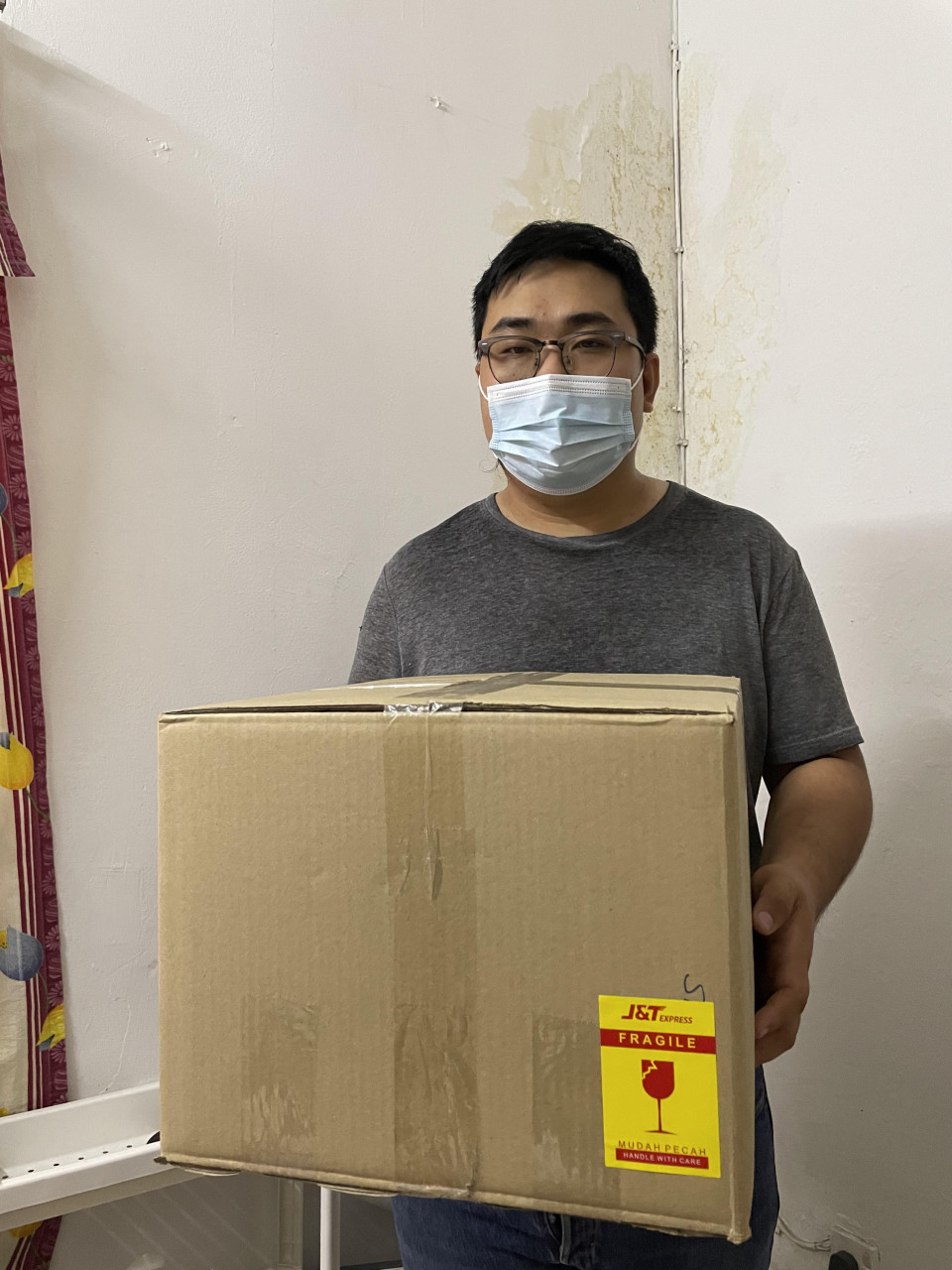 Ooi Zhi Wei, inspired by his parent's herbal medicine business, started his own business through Shopee. - Pic courtesy of Shopee