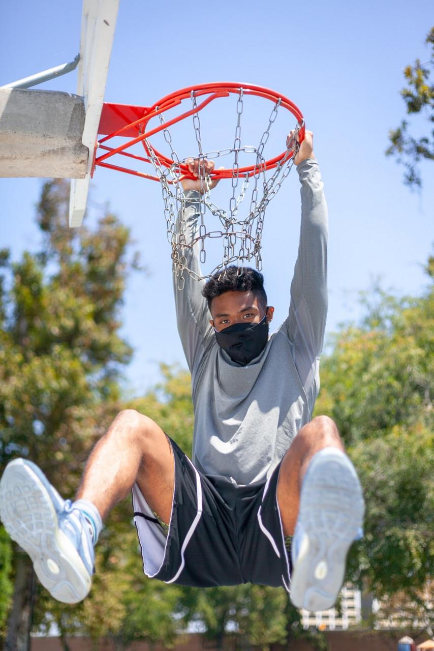Oura masks are constructed from three layers of tightly woven, medical-grade fabric permanently embedded with antimicrobial silver oxide and titanium dioxide. – Pic courtesy of Oura