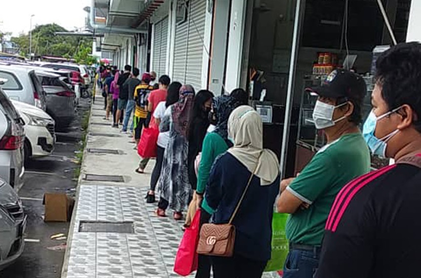 People patiently waiting in a long queue for groceries in Labuan. – The Vibes pic, June 14, 2021