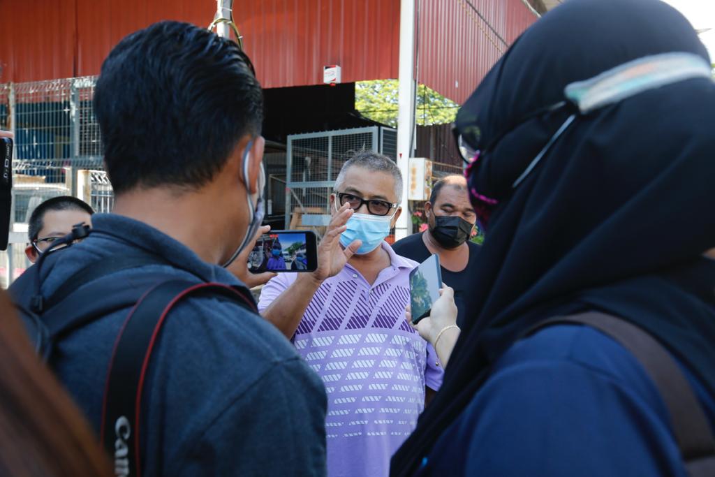 Poultry trader Noor Zihad Abdullah cites government bureaucracy as the reason he does not have an MBSP business licence. – The Vibes pic, June 22, 2021