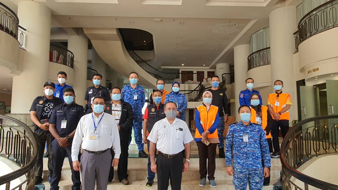 (From front left) Rainbow Paradise Beach Resort's general manager Gulab Mahatam Raj and state local government committee chairman Jagdeep Singh Deo with the personnel at the hotel. – IAN MCINTYRE/The Vibes pic