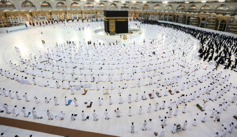 Saudi to allow 60,000 vaccinated residents to perform hajj