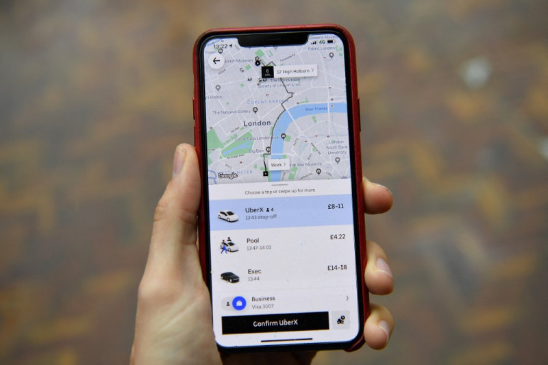 Late-night car crashes drop as partygoers Uber home: US study
