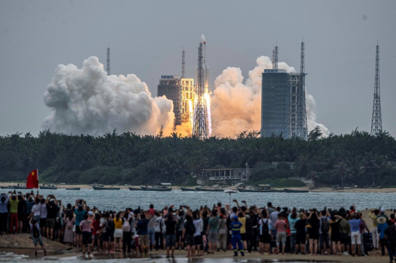 China ready to launch first crew to new space station