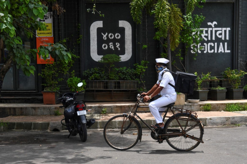 India's pandemic-hit lunchbox men battle food delivery start-ups