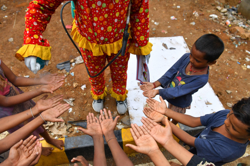 Clown helps Mumbai kids fight Covid