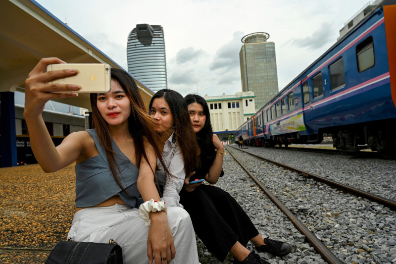All aboard the Cambodian cafe train to nowhere