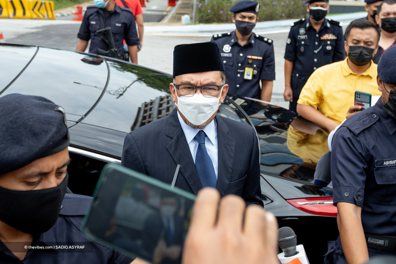Heed king’s decree on Parliament or resign, Anwar tells Muhyiddin