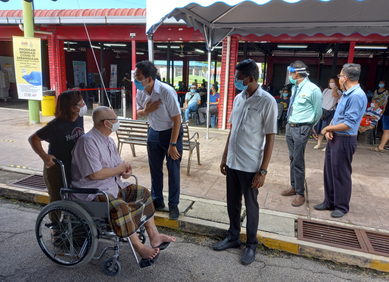 Bayan Baru folk get 2 (vaccination) shots at winning RM1,000