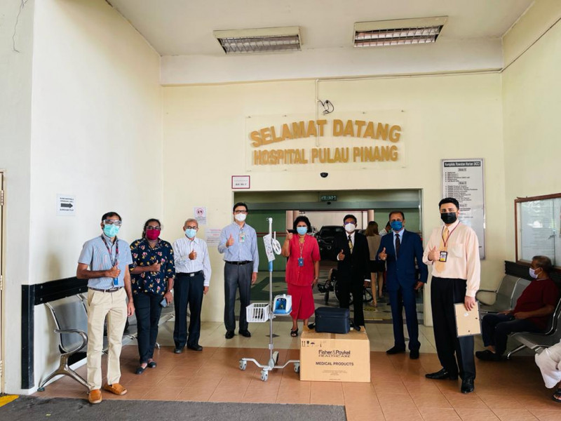Malaysian Nagarathars donate medical machines to government hospitals in need of ventilators