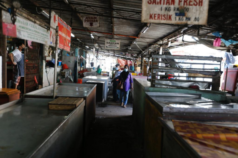 Let us earn a living, plead 60 unlicensed Bukit Mertajam wet market traders