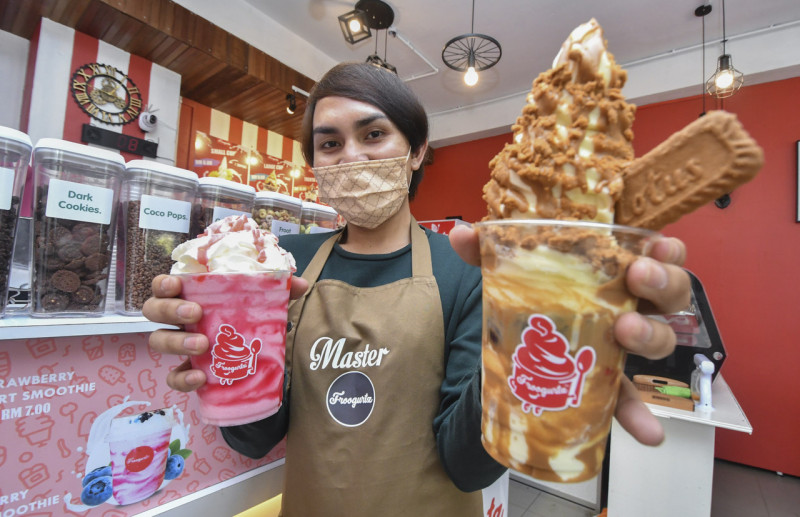 After a career change, former vocal teacher now earns six figures selling yogurt