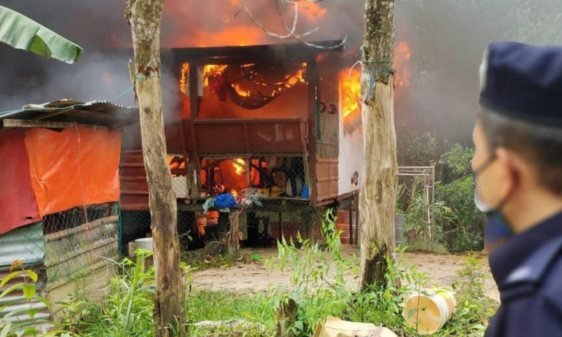 Beaufort cops raze 8 squatter houses used by Abu Sayyaf members