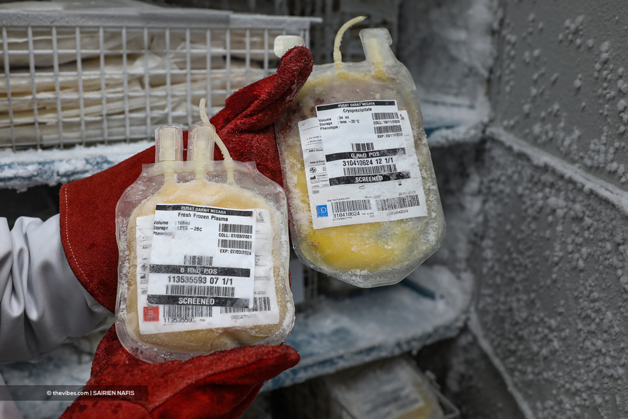Apheresis donation involves the collection of plasma, or platelets, or both, while other blood components are returned to the donor’s body. – SAIRIEN NAFIS/The Vibes pic, June 14, 2021