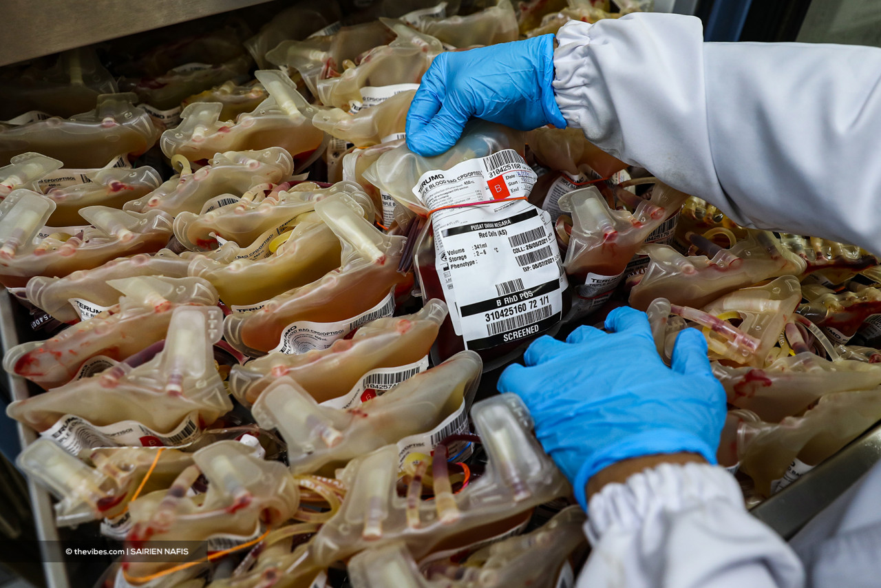 Donated blood that does not undergo the isolation process is used in cases such as accident victims, as well as transfusions for severe neonatal jaundice. – SAIRIEN NAFIS/The Vibes pic, June 14, 2021