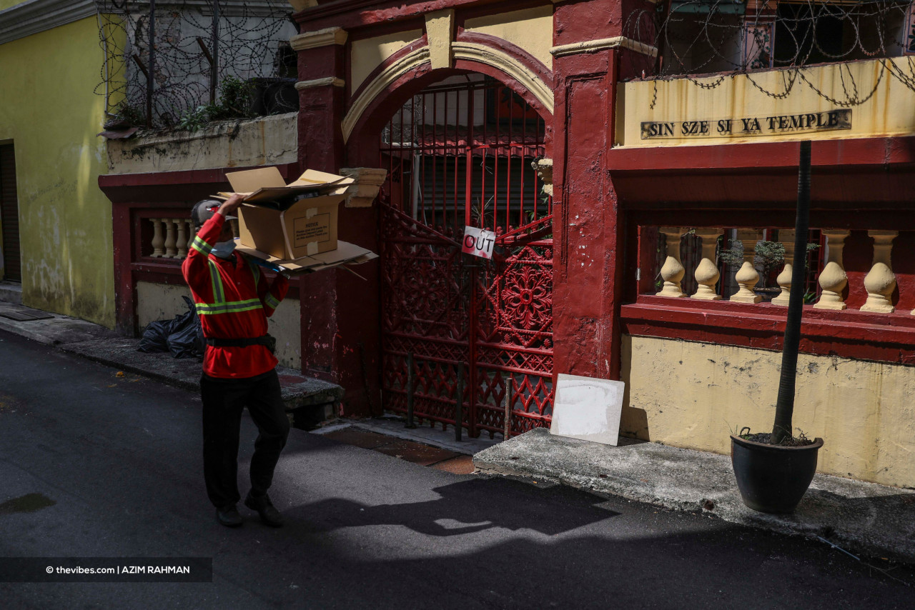All corners of the city are kept clean by this group every day. – AZIM RAHMAN/The Vibes pic, June 4, 2021