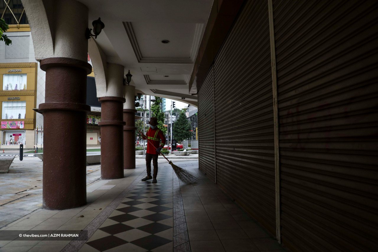 The lack of crowds in the city centre gives cleaning workers a chance to do their jobs more easily. – AZIM RAHMAN/The Vibes pic, June 4, 2021