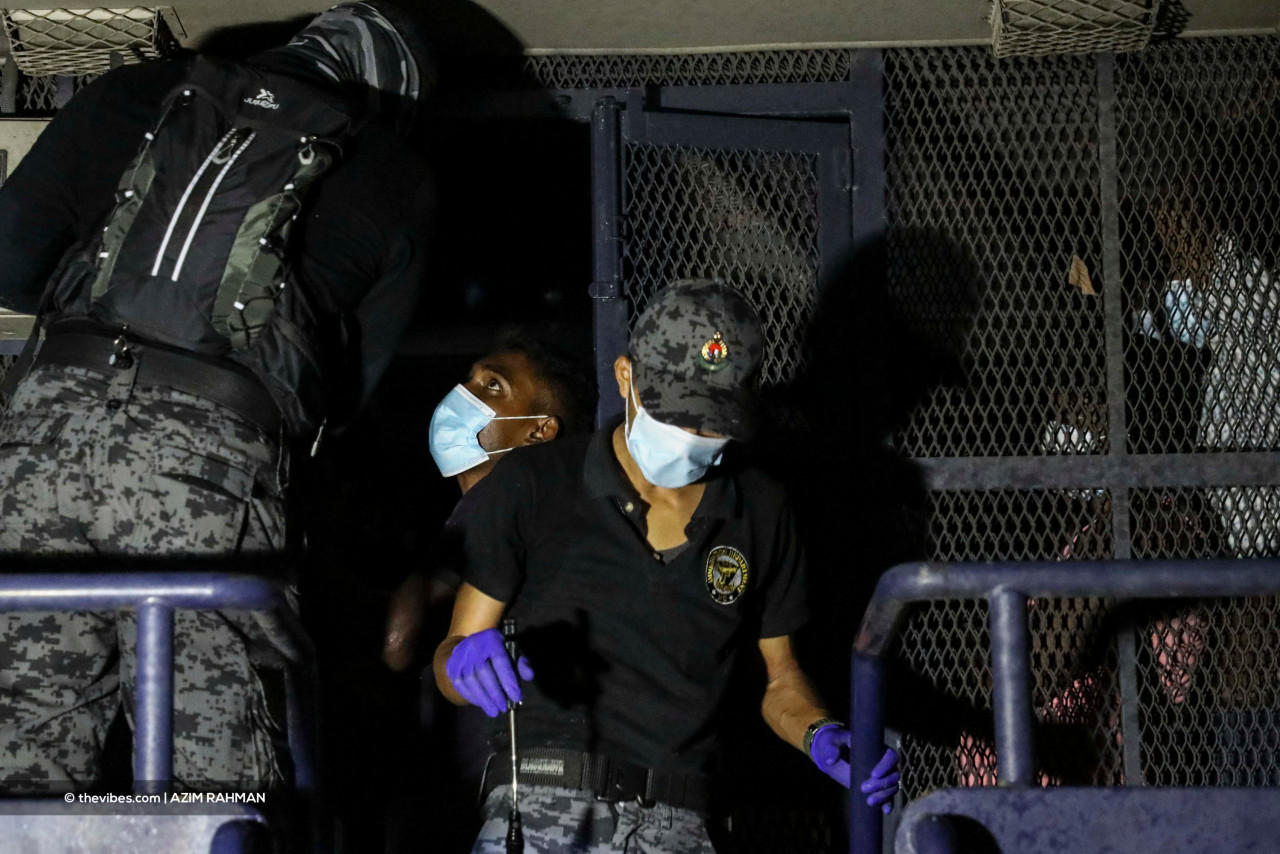 A migrant appealing to the authorities for release before being taken to the Semenyih Immigration depot by lorry. – AZIM RAHMAN/The Vibes pic, June 7, 2021