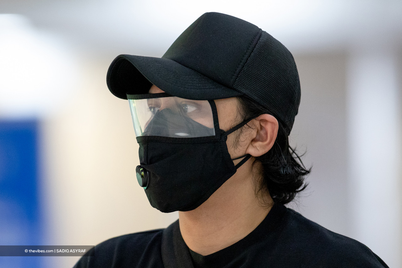 Instead of a regular mask, there are those who go for options that cover the entire face for added protection. – The Vibes pic, June 5, 2021