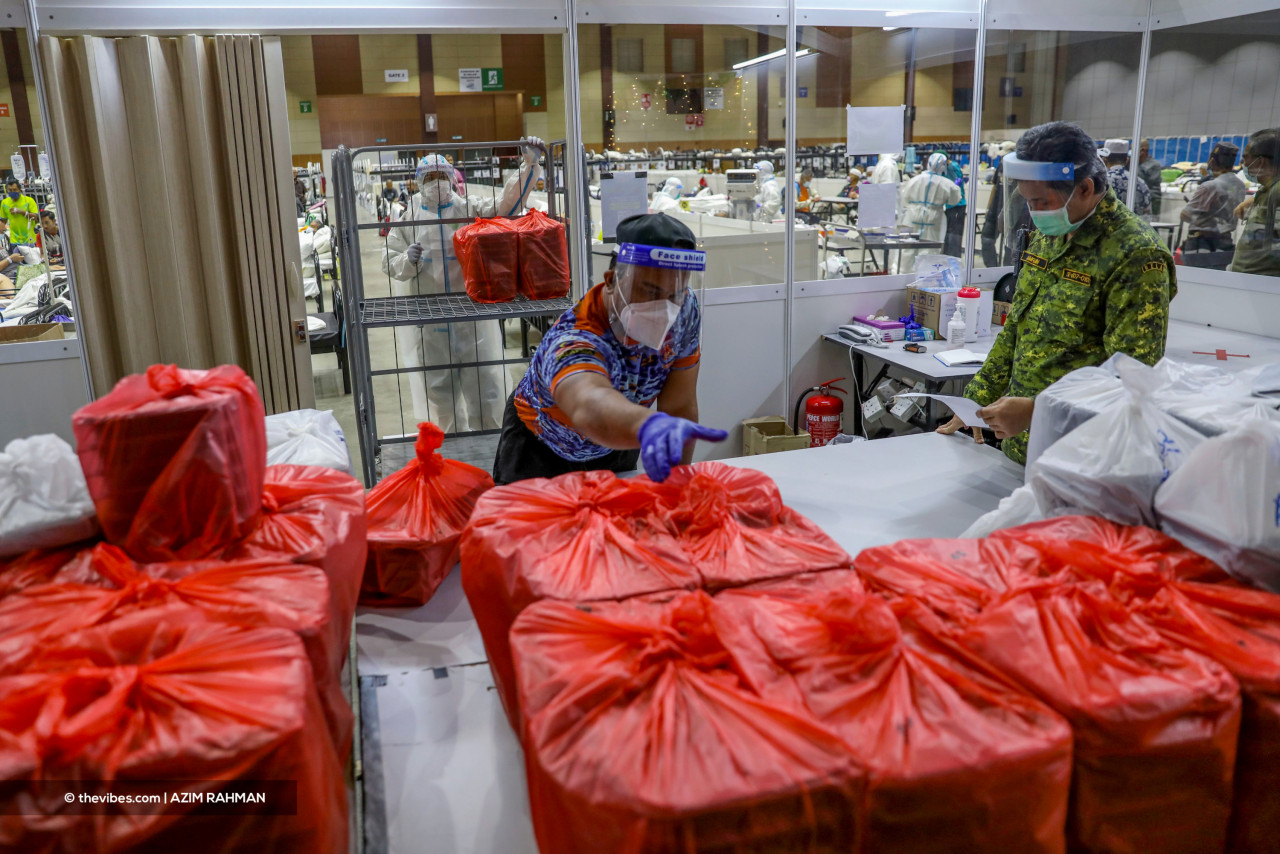 Packed food for Covid-19 patients. – AZIM RAHMAN/The Vibes pic, May 19, 2021