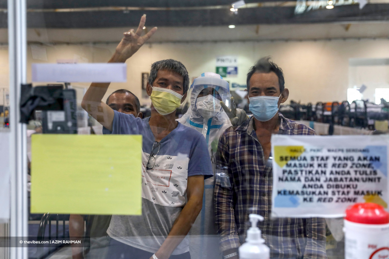 There are patients who recover and return to their families, but there are also a few who have to be taken to Sg Buloh Hospital for more complex follow-up treatment. – AZIM RAHMAN/The Vibes pic, May 19, 2021