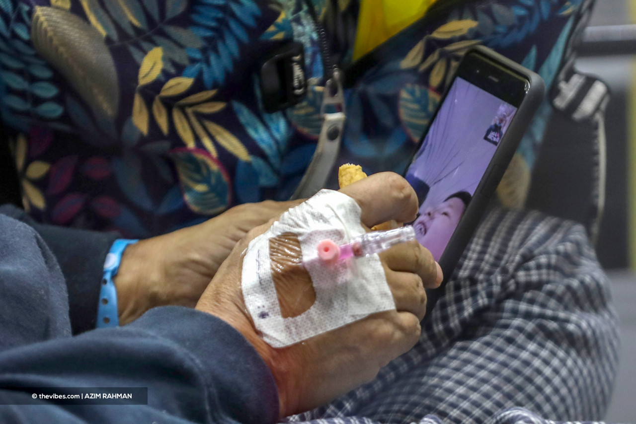 Only handphones link patients at MAEPs with their families. – AZIM RAHMAN/The Vibes pic, May 19, 2021