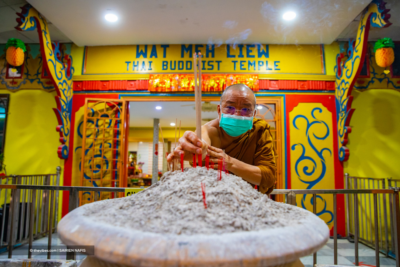 Monk Apol prays for a better, safer Malaysia. – The Vibes pic, May 26, 2021