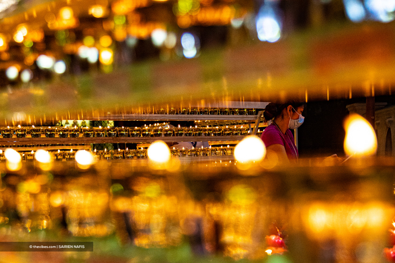 A small number of Buddhists took the opportunity to mark Wesak early at Buddhist Maha Vihara in Brickfields yesterday. – The Vibes pic, May 26, 2021