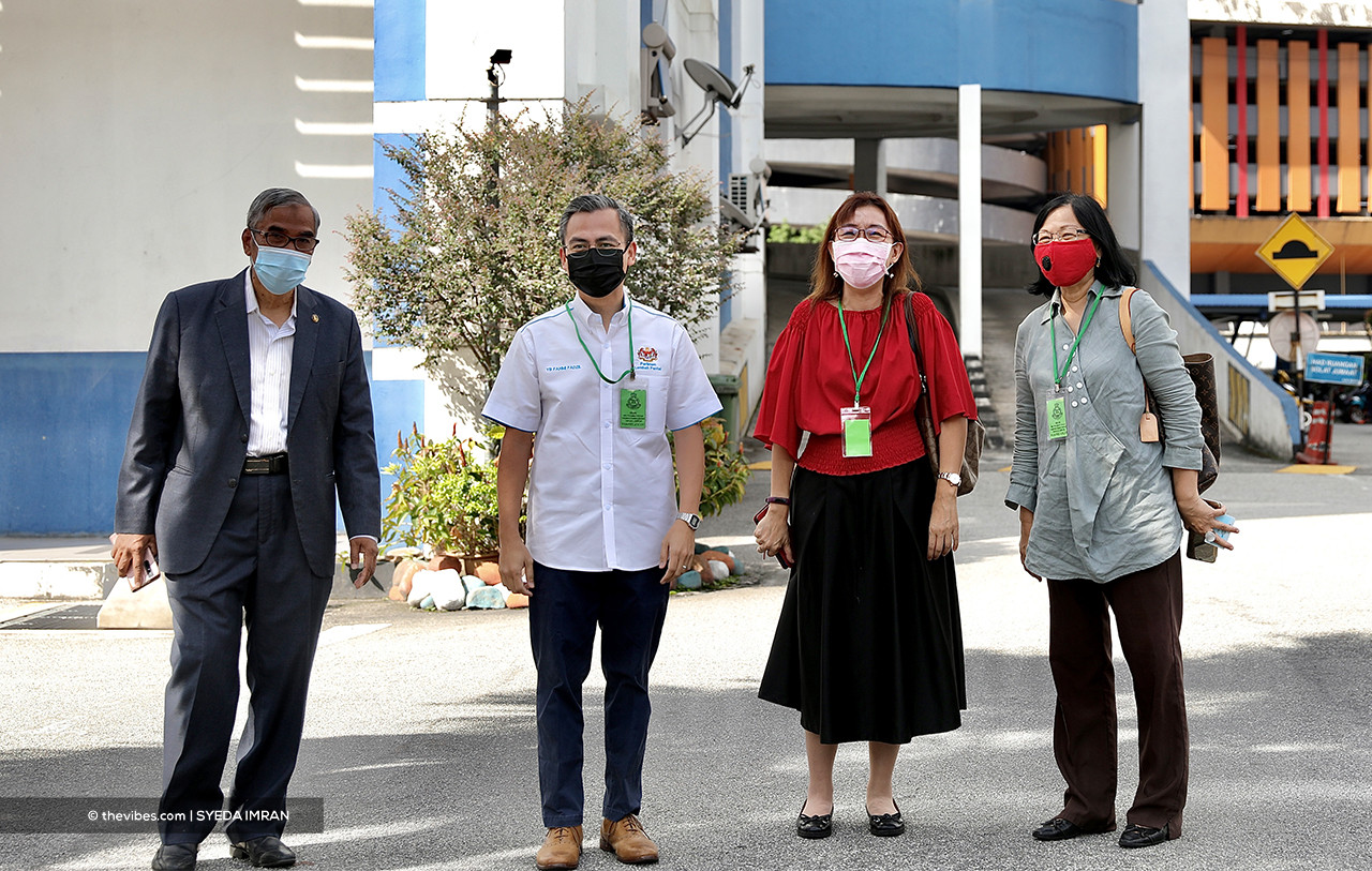 (From left) Lawmakers Datuk Mohd Hatta Md Ramli, Fahmi Fadzil, Teresa Kok and Maria Chin Abdullah at the Dang Wangi district police headquarters today. – SYEDA IMRAN/The Vibes pic, May 4, 2021