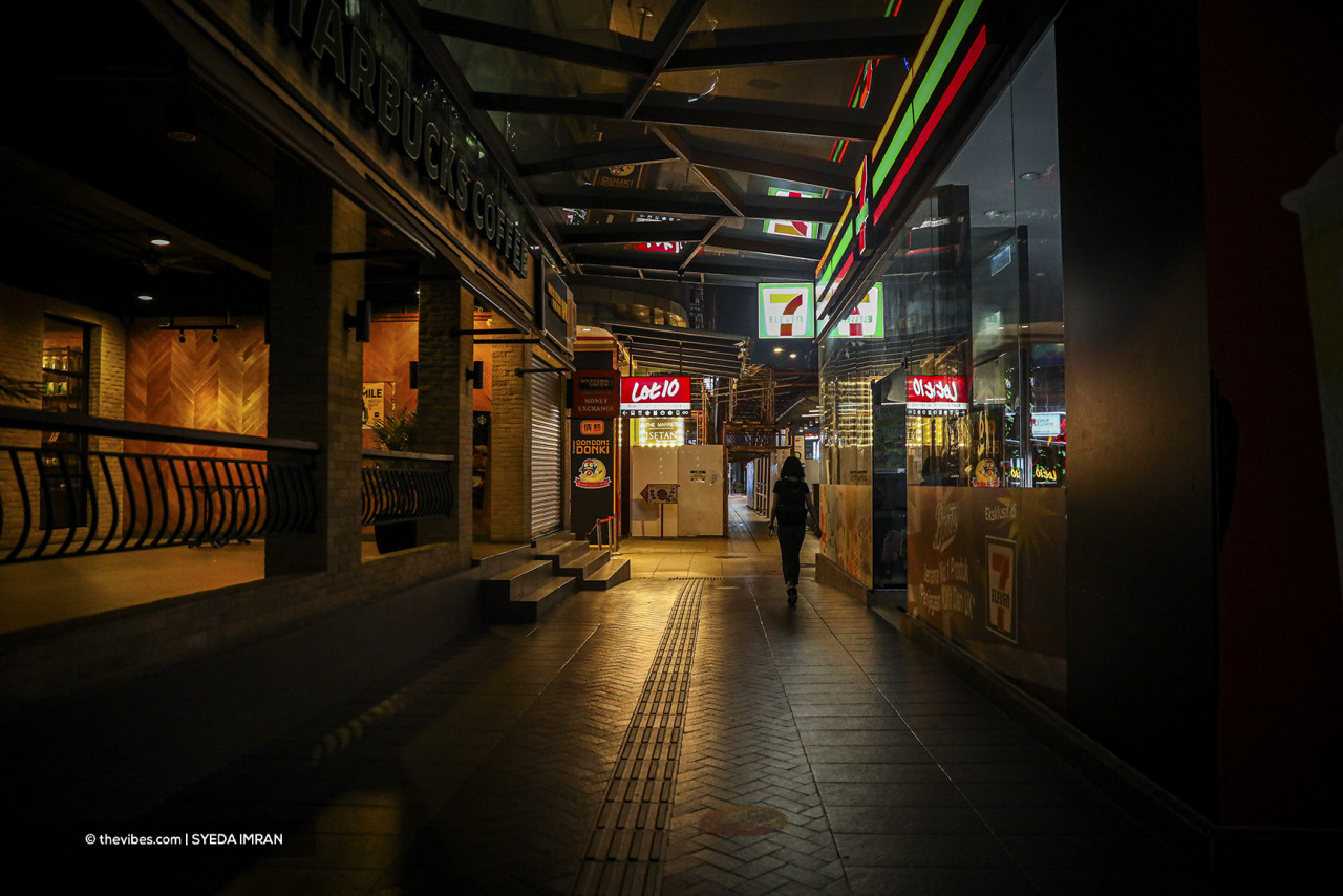 A lone woman walks in the deserted Lot 10 in Kuala kLumpur. – SYEDA IMRAN/The Vibes pic, May 26, 2021
