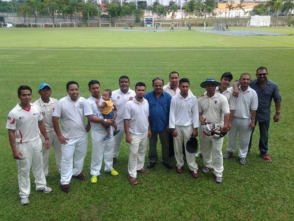 Fernandez with some of his students who succeeded in cricket. – Pic courtesy of Jerome Fernandez