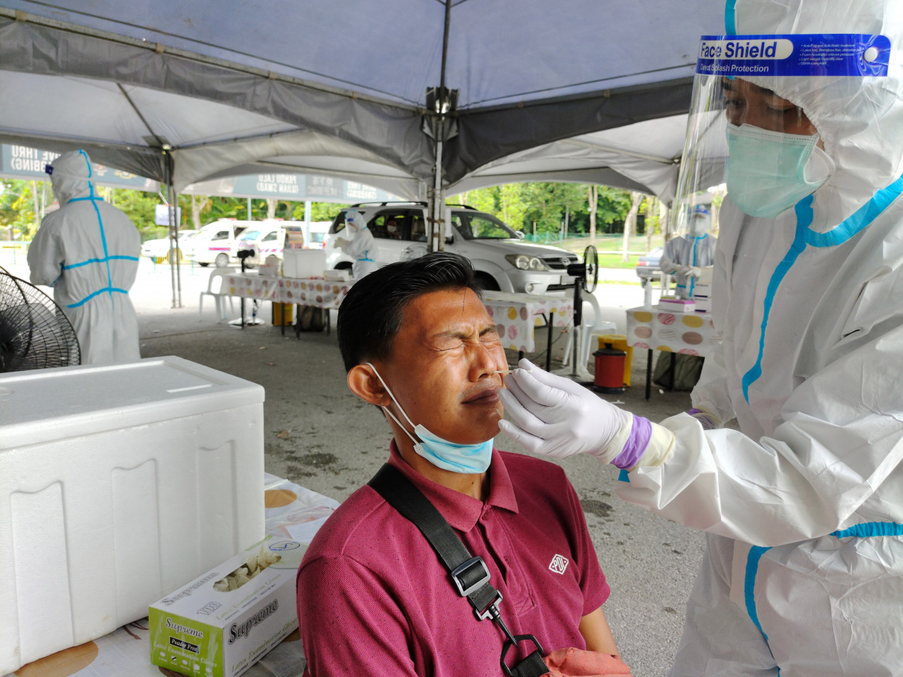 As people went out with the lossening of Covid-19 restrictions, state authorities quickly placed Kuching and several other districts back under Phase 2 of the National Recovery Plan. – Bernama pic, August 8, 2021