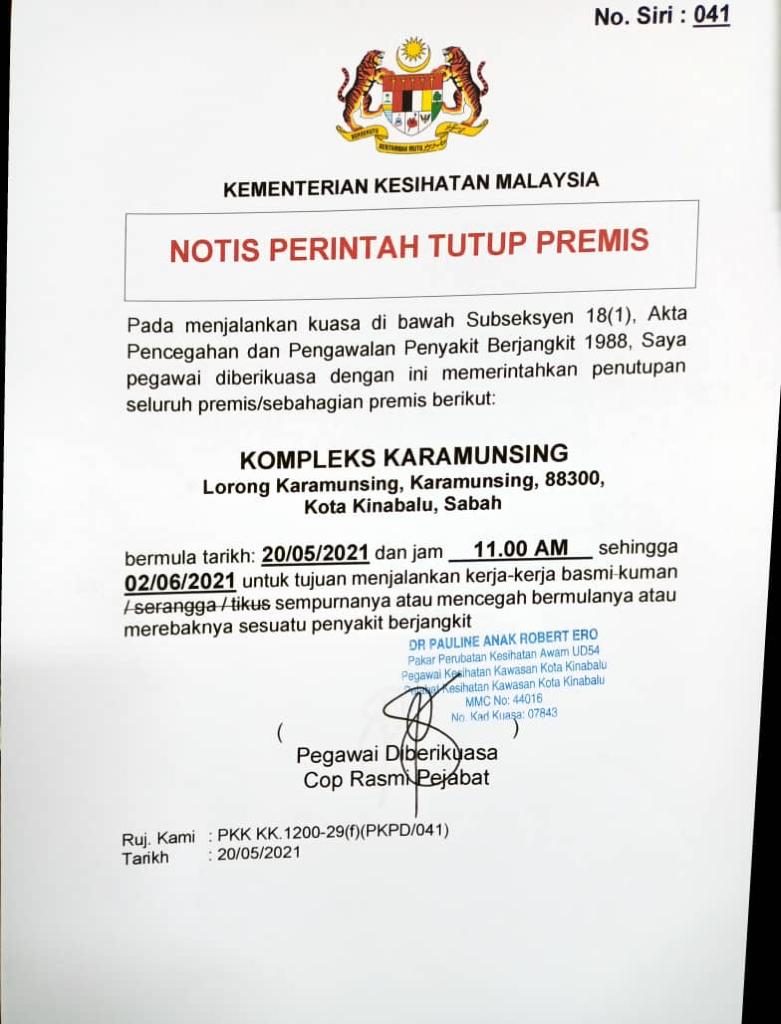 The closure notices issued by the Kompleks Karamunsing management (top) and government health authorities state different information. – File pic, May 20, 2021