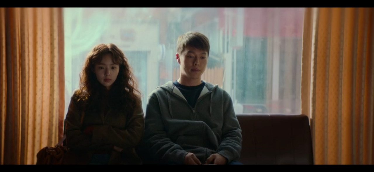 The couple at the clinic for the abortion. – Netflix screengrab