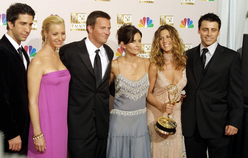 'Friends' cast joined by Bieber, Beckham for May 27 reunion special