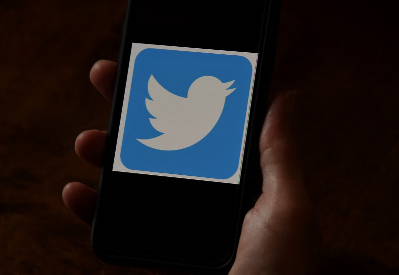 Twitter drops image-cropping algorithm after finding bias