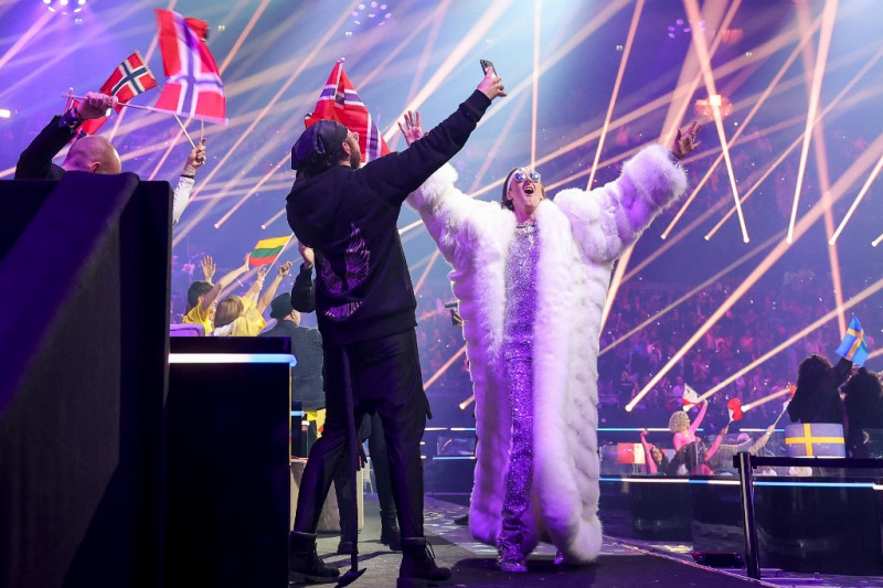 Glittery Eurovision final to lift pandemic gloom